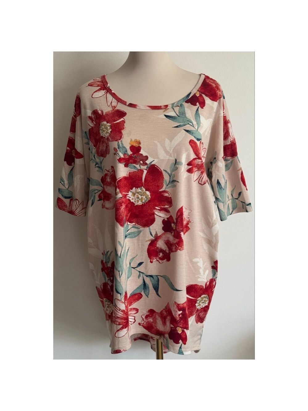 Women's LuLaRoe Tunic M Beige Red Floral Short Sleeve